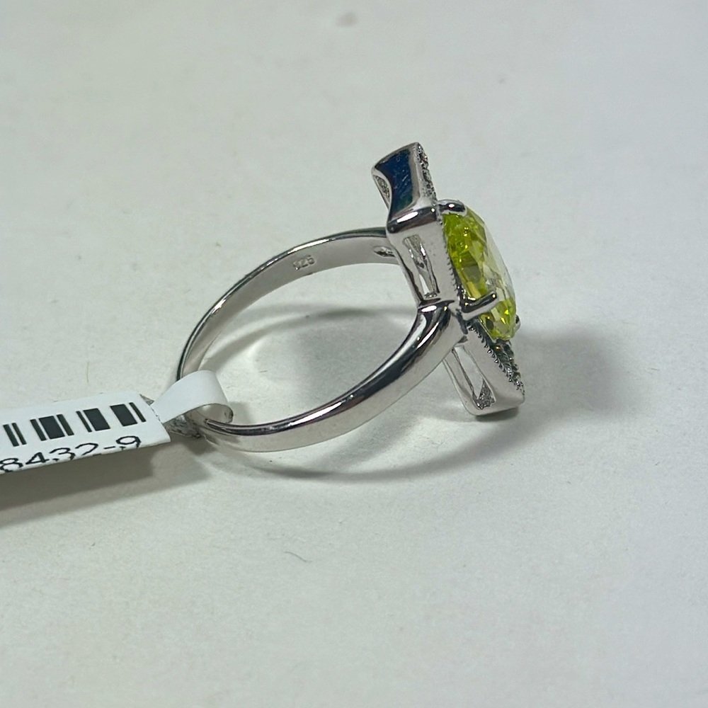 Sterling Silver Ring - Picture 4 of 7